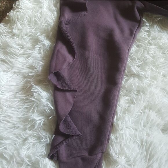 Chelsea28 purple ruffle sweatshirt Size Small - Picture 5 of 8